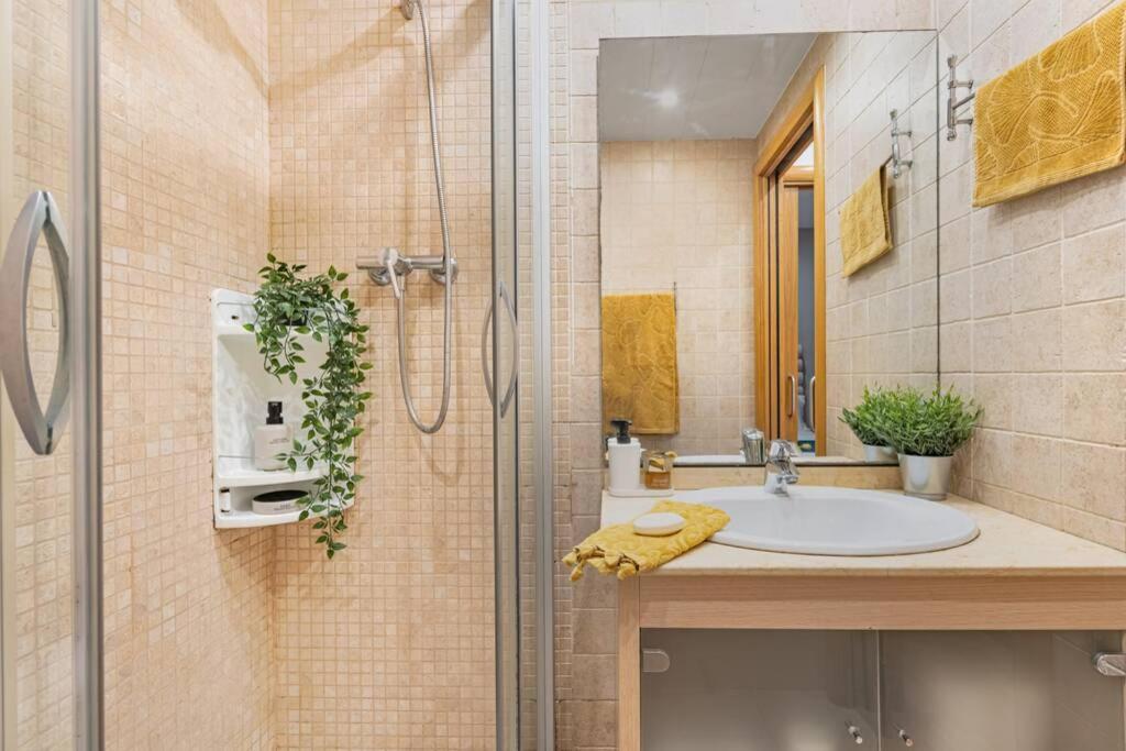Lodging Apartments Villa de Gracia 2 bedroom cozy apartment Barcelona Exterior foto